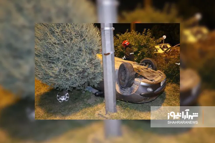 تصادف دو خودرو در بزرگراه امام علی مشهد/ واژگونی خودرو و مصدومیت سه نفر