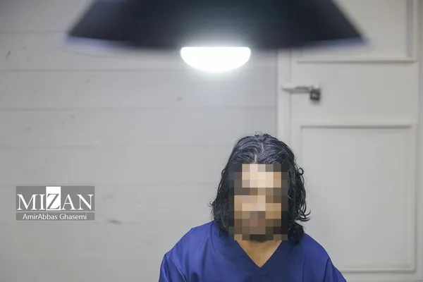 اولین تصاویر از متهمان پرونده قتل داریوش مهرجویی در جلسات بازپرسی + عکس سلاح سرد قاتلان