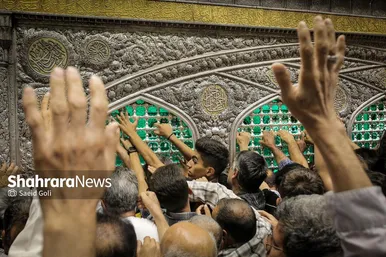 گزارش تصویری | آیین سنتی تعویض پوش ضریح مطهر امام رضا (ع)