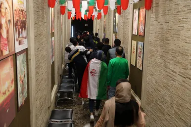 تماشای فوتبال ایران و قطر در سینماهای مشهد