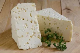 چگونه پنیر خانگی خوشمزه درست کنیم؟
