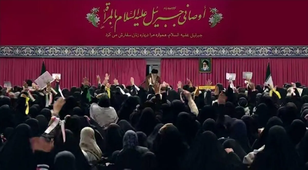 پادکست| رهبر شهید: محبت، عامل مهم گرمی خانواده است