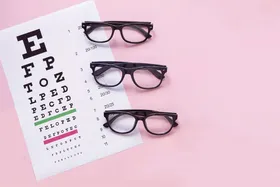حفظ سلامت چشم و اصلاح اختلالات بینایی با انتخاب درست عینک | زندگی را واضح ببینید