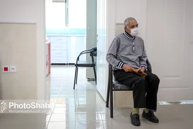 واکسیناسیون سالمندان بالای ۸۰ سال در مشهد
