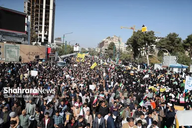 خروش مردم مشهد در راهپیمایی ۱۳ آبان