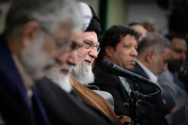 دیدار جمعی از شاعران و اهالی فرهنگ و ادب فارسی با رهبر انقلاب