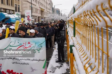 گزارش تصویری | تشییع پیکر شهدای مدافع امنیت در هوای برفی مشهد
