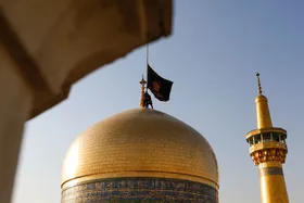 ویدئو| تعویض پوش ضریح مطهر حضرت رضا علیه السلام در عزای خواهر معصومشان