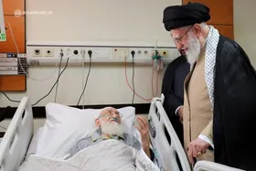 ویدئو| عیادت رهبر انقلاب اسلامی از آیت&zwnj;الله نوری همدانی در بیمارستان