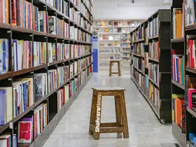 کتاب فروشان مشهدی با سومین دور محدودیت&zwnj;ها به قرارگرفتن در اصناف غیرضروری معترض هستند