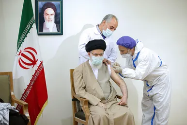 دریافت دُز اول واکسن ایرانی کرونا توسط رهبر انقلاب