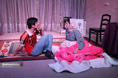 گزارش تصویری | نمایش «شربت زعفران، آویشن، پونه و چند قطره روغن گل مغربی»