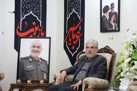 حضور وزیر علوم در منزل شهید سپهبد سلامی