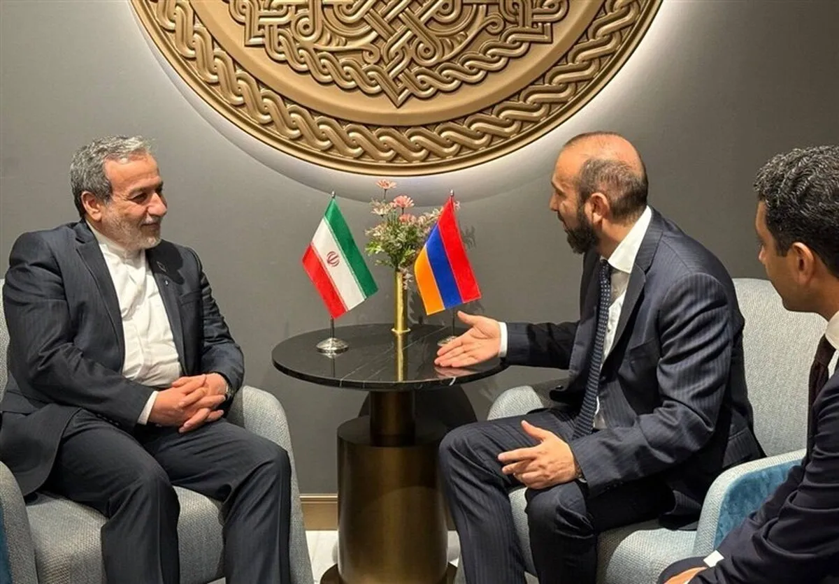 عراقچی با وزیر امور خارجه ارمنستان دیدار کرد