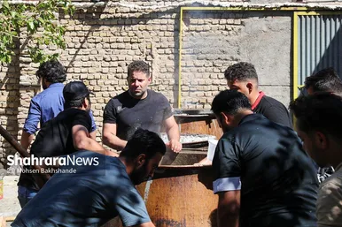 توزیع شله نذری همزمان با شهادت امام حسن عسکری(ع) در مشهد