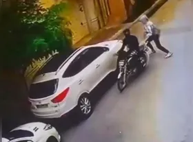 ویدئو | سرقت آینه بغل خودرو در ۵ ثانیه