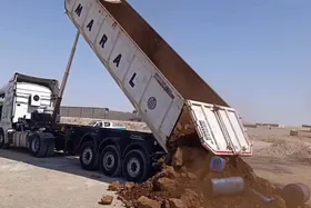 کشف سوخت قاچاق از بار خاک یک تریلی در قاینات خراسان جنوبی + عکس (۱۷ شهریور ۱۴۰۵)