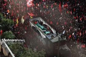 ویدیو | تصاویری از انتقال پیکر مطهر رهبر شهید انقلاب با بالگرد به حرم مطهر رضوی