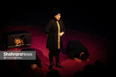 عکس‌هایی از نمایش «آداب شکار روباه»؛ از سایه شاه تا سایه قتل در مشهد