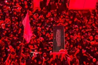 ویدئو | تصاویری از اقامه نماز بر پیکر رهبر شهید انقلاب در حرم مطهر امام حسین (ع)