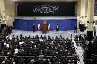 رهبر معظم انقلاب: همه باید از خدمتگزاران کشور بویژه رئیس جمهور پرتلاش حمایت کنند | ملت ایران در برابر خواسته اهانت آمیز آمریکا برای گوش به فرمانی، با قدرت می‌ایستد