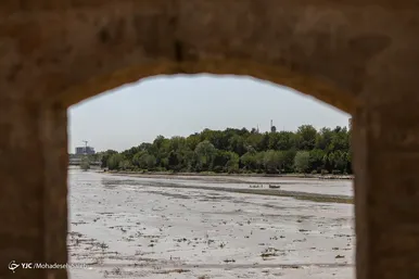 جاری شدن آب در زاینده رود