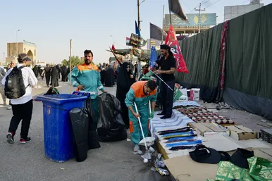 خدمت پاکبانان مشهدی به زائران اربعین در نجف اشرف