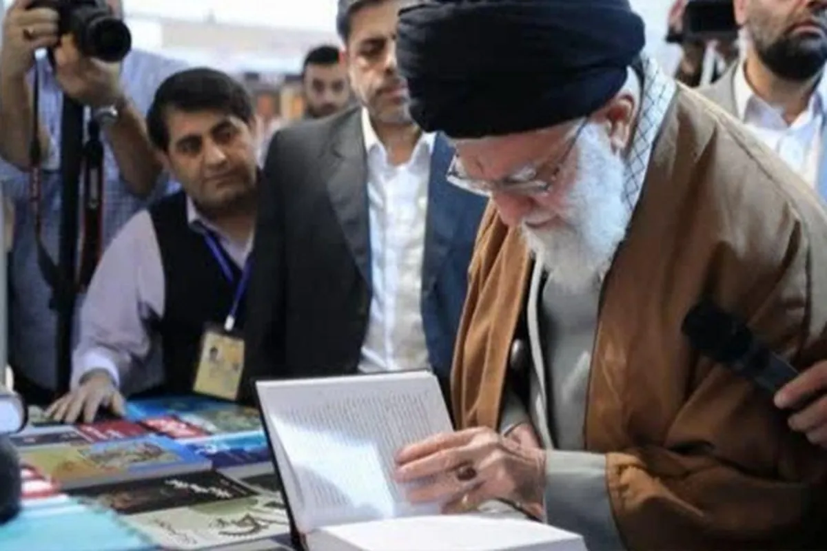 پخش مستند غیر رسمی۶، روایتی از انس رهبر انقلاب با کتاب و اهالی فرهنگ از تلویزیون + زمان پخش و فیلم