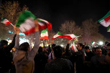 شادی مردم مشهد بعد از برد تیم ملی ایران 2