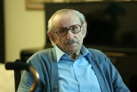 مراسم تشییع پیکر &laquo;سیروس پرهام&raquo; آغاز شد