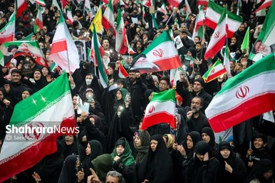 گزارش تصویری | حضور پرشور و باشکوه مردم برای بیعت با سومین رهبر انقلاب اسلامی در میدان شهدا مشهد