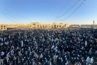 ویدئو| تصاویر هوایی از مراسم دعای عرفه در حرم رضوی
