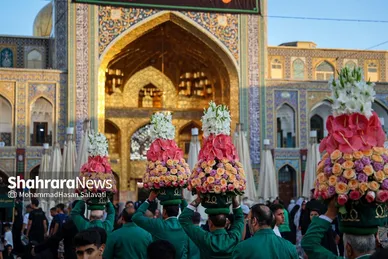 گزارش تصویری | آیین تعویض پرچم گنبد منور رضوی بعد از ۶۳ روز عزای ماه محرم و صفر