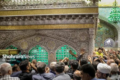 گزارش تصویری | آیین سنتی تعویض پوش ضریح مطهر امام رضا (ع)