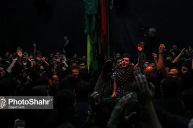 مراسم «علم کشی» مهاجران افغانستانی در مشهد