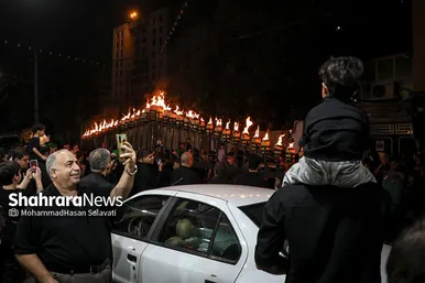 تصاویری از آئین سنتی مشعل گردانی نجفی‌های مقیم مشهد