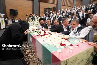 گزارش تصویری | بدرقه پیکر شهید گمنام دفاع مقدس در همایش سالیانه بسیجیان در مشهد
