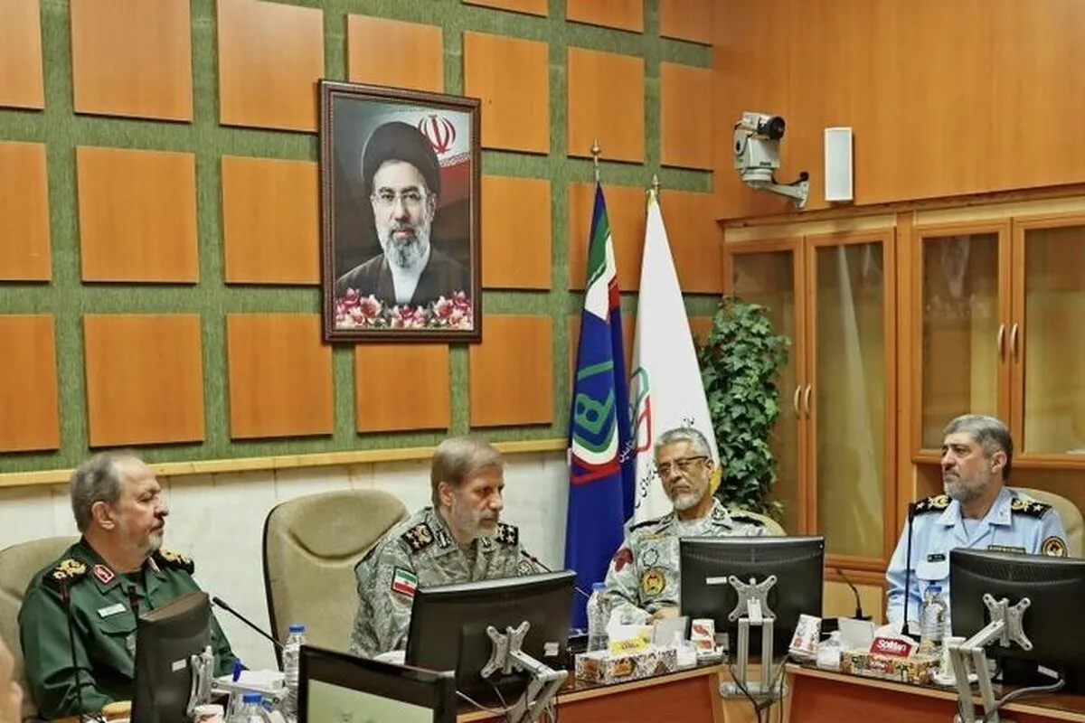 فرمانده کل ارتش در دیدار با سرپرست وزارت دفاع تحولات جنگ را بررسی کردند