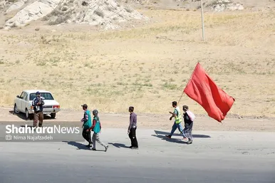 زائران پیاده حرم امام رضا (ع)