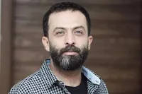 سریال عراقی آمرلی با بازی مصطفی زمانی در شبکه نمایش خانگی