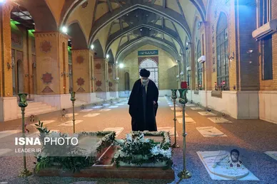 حضور مقام معظم رهبری در مرقد مطهر امام خمینی(ره) و گلزار شهیدان
