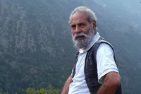 مراسم تشییع پیکر «حسین توشه»، بازیگر سینما، تلویزیون و تئاتر، برگزار شد (۱۲ آذر ۱۴۰۳) + عکس