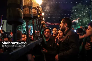 آئین سنتی مشعل گردانی نجفی‌ها در شب تاسوعا