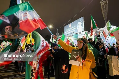 گزارش تصویری | چهل و هفتمین شب حضور حماسی مردم در خیابان | همبستگی پاکستانی های مقیم مشهد با ملت ایران