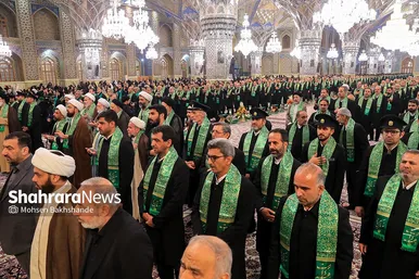 تعویض پرچم گنبد و پوش ضریح امام رضا(ع)