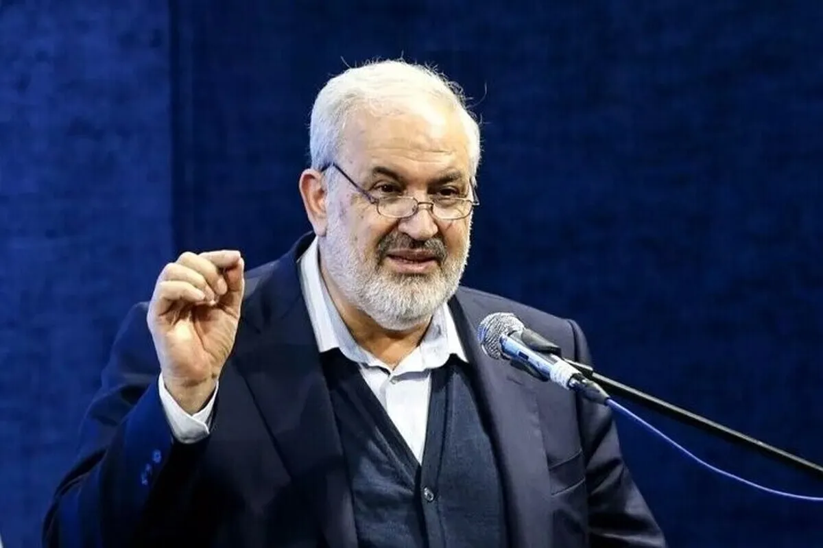 اقدام نمادین وزیر نیرو برای نصب پنل خورشیدی +فیلم