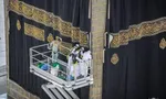 پرده کعبه همزمان با آغاز رسمی مناسک حج تعویض شد + فیلم و عکس