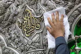 ویدئو | شست&zwnj;&zwnj;وشوی ضریح حرم امام حسین(ع) در آستانه محرم