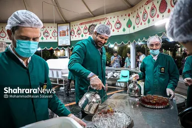 عرض ارادت قهرمانان ورزش ایران در حرم مطهر رضوی