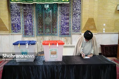 حضور مسئولان استان خراسان‌رضوی پای صندوق‌های رای